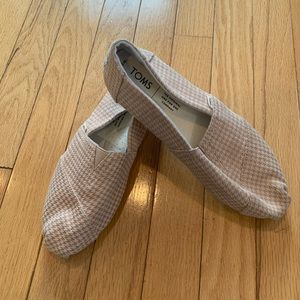 Toms desert tan mini alpargata size 6